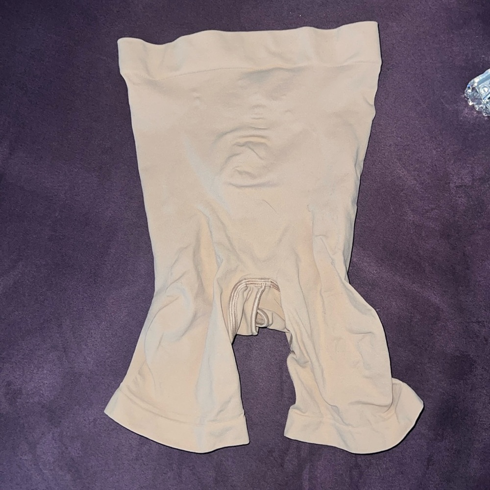NWOT Skims nude shapewear size small